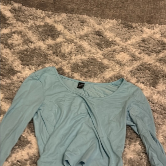 long sleeve size xs fits like S - Picture 2 of 2